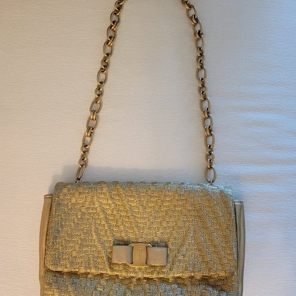 New Salvatore Ferragamo Gold GINNY Bag - Perfect for Holidays! - Picture 3 of 7